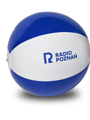 Nadmuchiwana plażowa piłka w niebiesko‑białe pasy z logo Radio Poznań na białym panelu