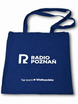 Granatowa torba materiałowa, z białym logo Radia Poznań na środku i napisem "tak brzmi Wielkopolska"